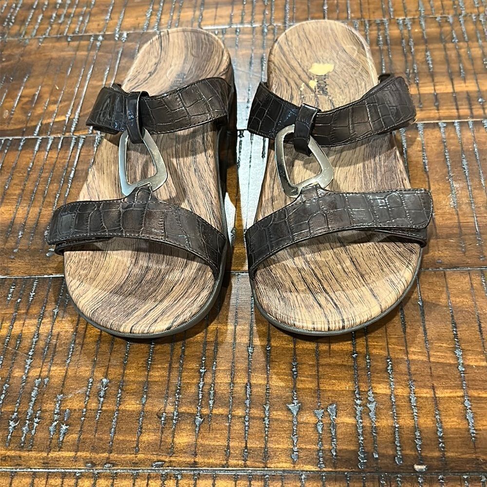 Orthaheel Layla II copper brown croc slides sandals 11 42
